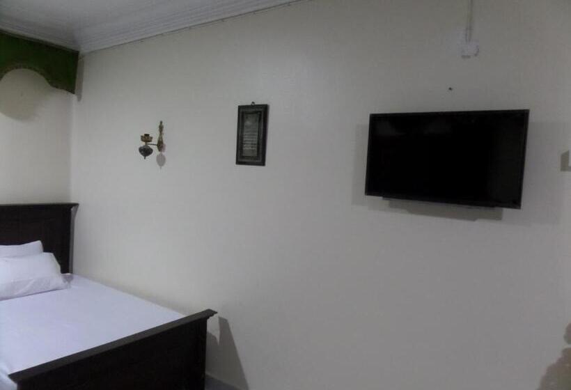 پانسیون Grand Museum Guest House