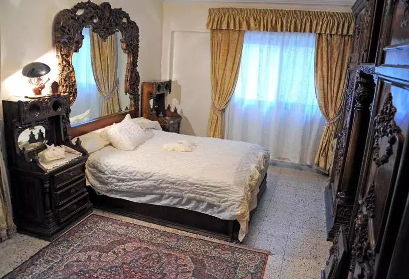 پانسیون Grand Museum Guest House