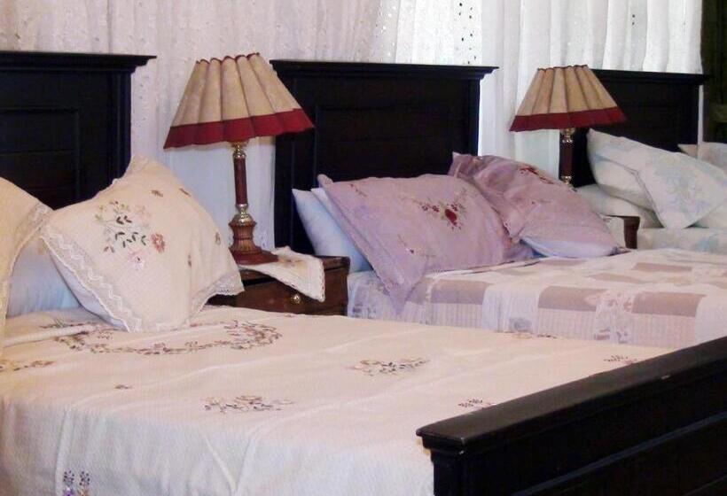 پانسیون Grand Museum Guest House