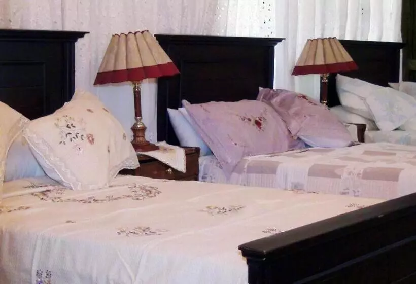پانسیون Grand Museum Guest House
