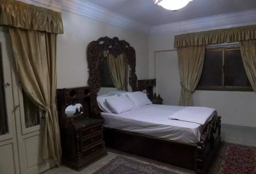پانسیون Grand Museum Guest House
