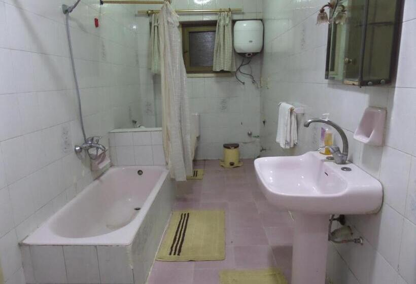 پانسیون Grand Museum Guest House