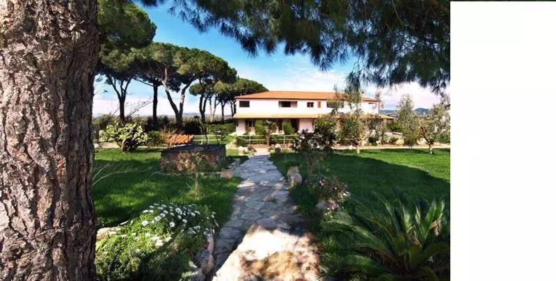 هتل Agriturismo Le Frasche