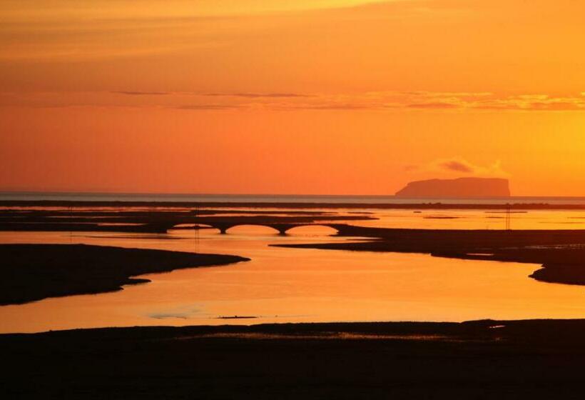 هتل Hofsstadir Farmhouse