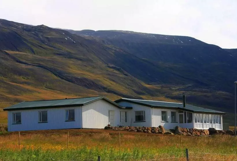 هتل Hofsstadir Farmhouse