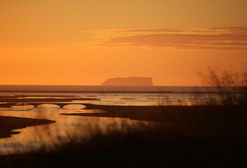 هتل Hofsstadir Farmhouse