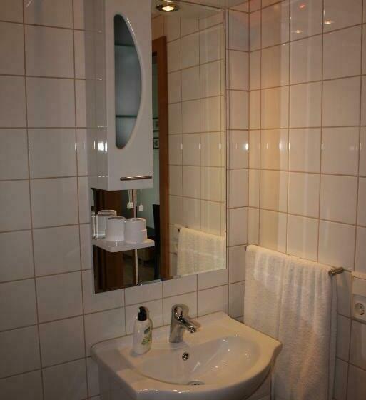 هتل Hofsstadir Farmhouse