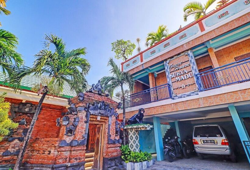 בית מלון כפרי Oyo 92175 Surya Madu Guest House