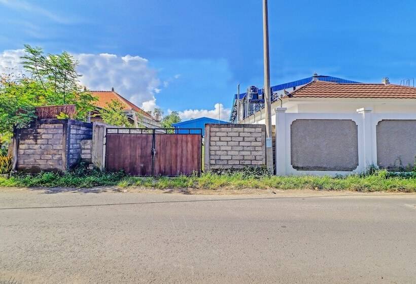 בית מלון כפרי Oyo 92175 Surya Madu Guest House