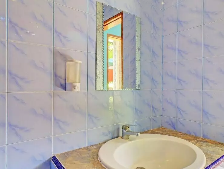 ホテル Oyo 92175 Surya Madu Guest House