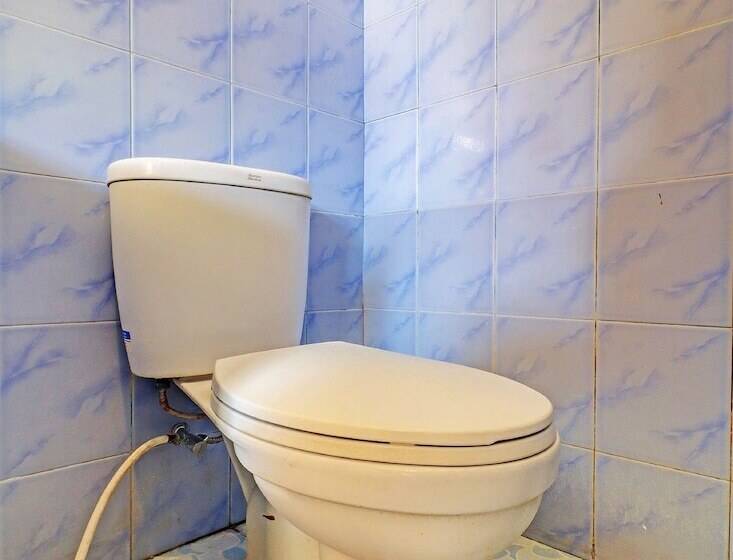 בית מלון כפרי Oyo 92175 Surya Madu Guest House