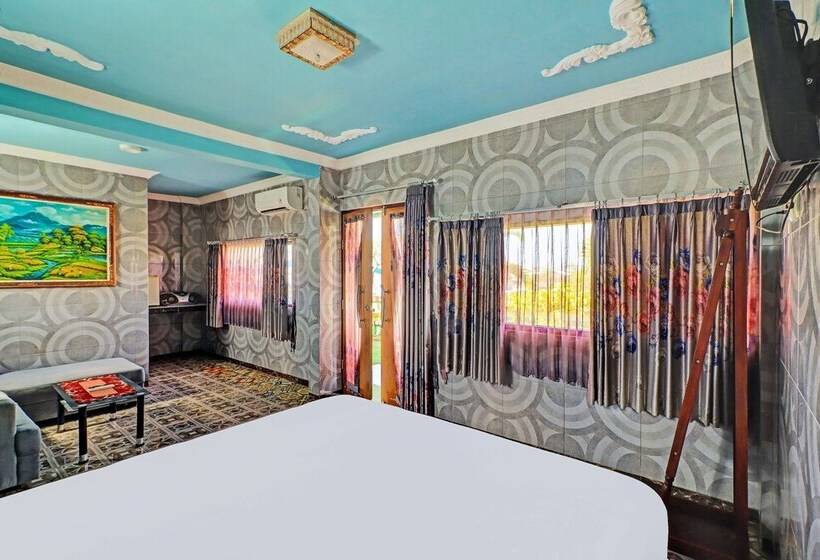 בית מלון כפרי Oyo 92175 Surya Madu Guest House