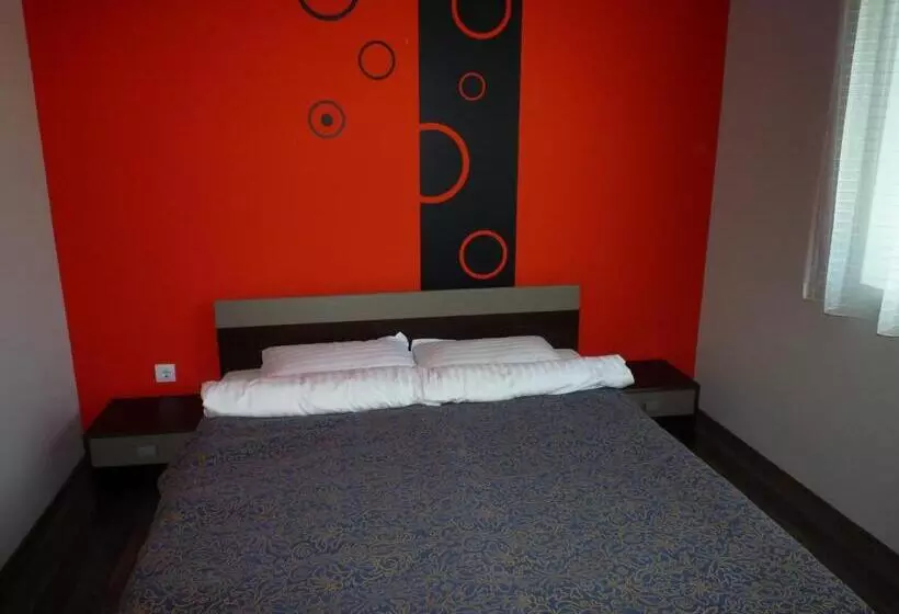 ペンション Farkasverem Vendégház