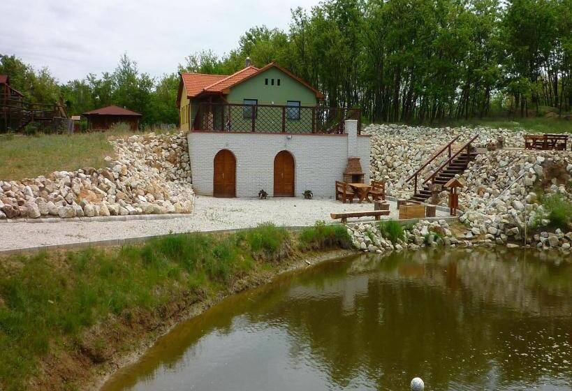 Пансион Farkasverem Vendégház