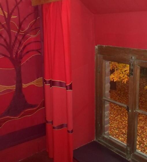 تختخواب و صبحانه Maison Bod Art