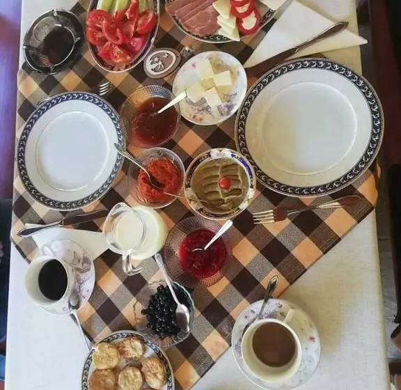 Pensiunea Agroturistică Casa Brădeana