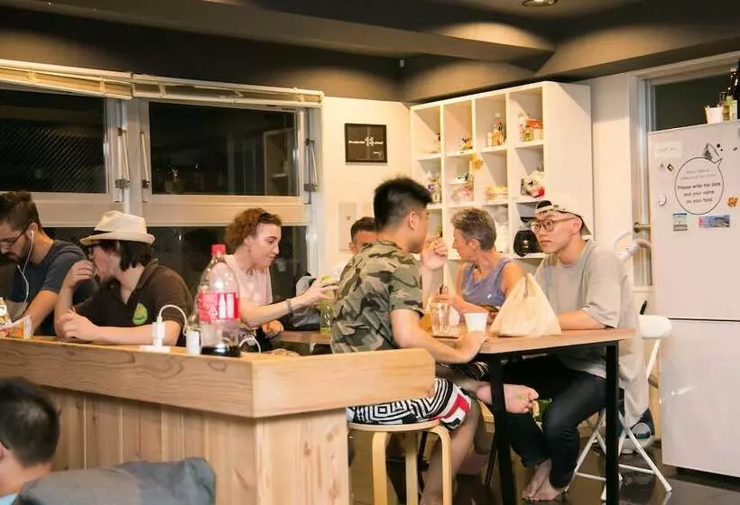 הוסטל Santiago Guesthouse Hiroshima