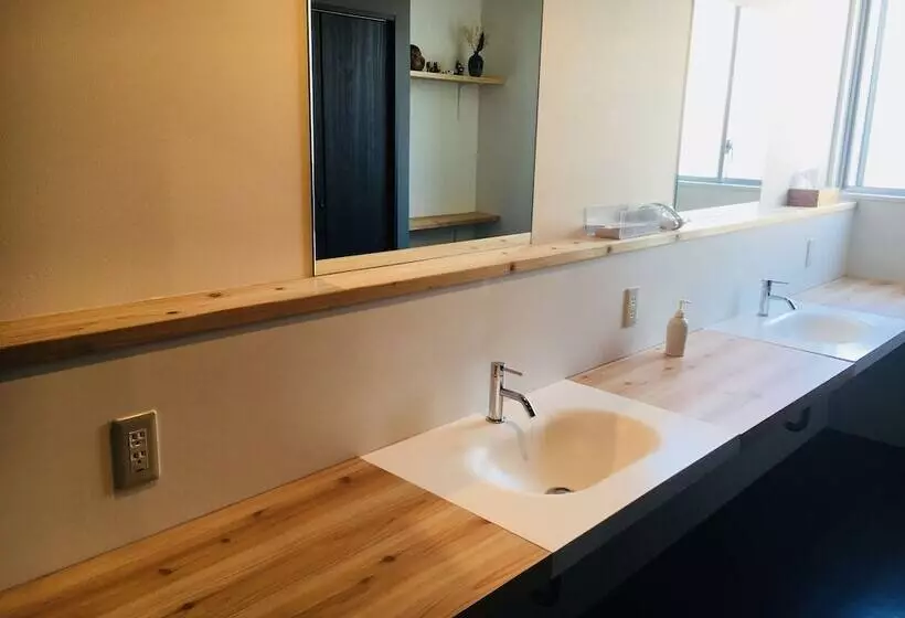 הוסטל Santiago Guesthouse Hiroshima