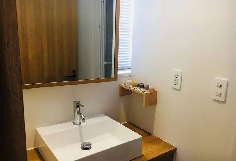 הוסטל Santiago Guesthouse Hiroshima