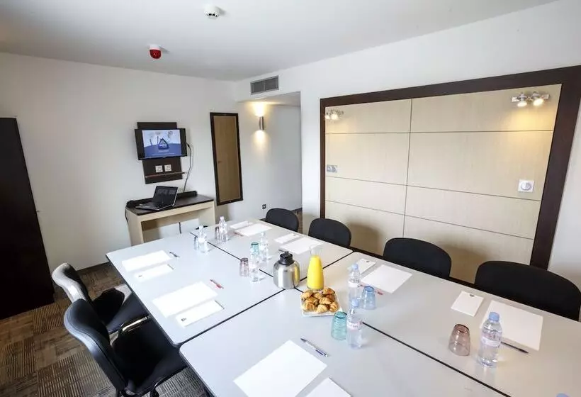 هتل Akena City Reims Bezannes