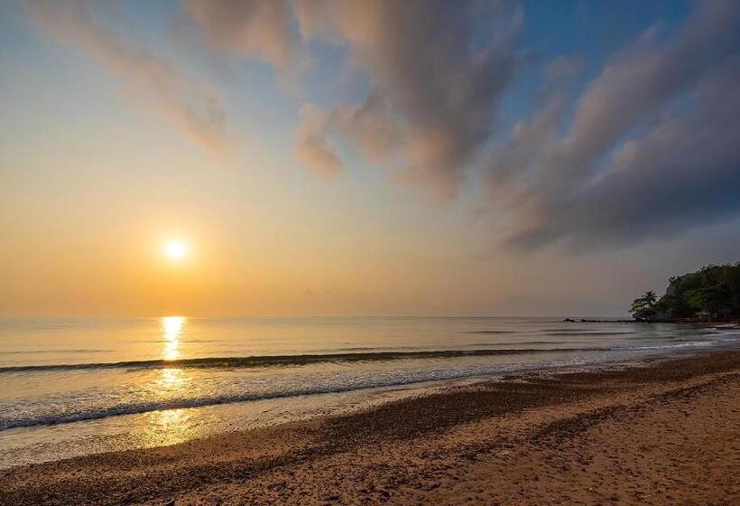 Hotelli Bansaithong Beach Resort