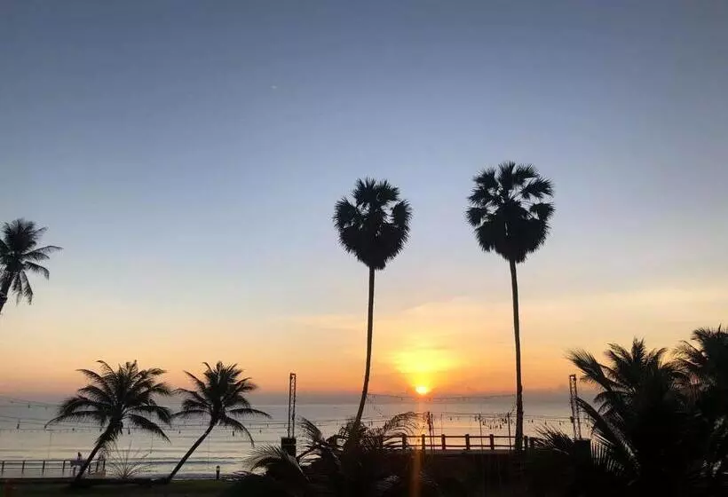 Hotell Bansaithong Beach Resort