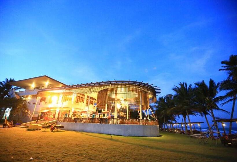 Hotelli Bansaithong Beach Resort