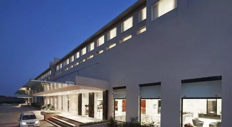 Отель Courtyard By Marriott Bilaspur