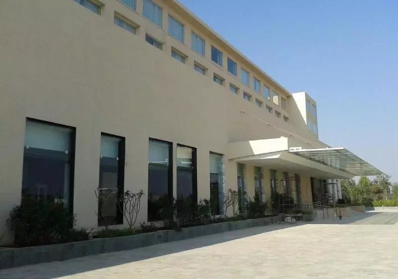 Отель Courtyard By Marriott Bilaspur