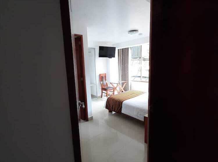 فندق Flower S House