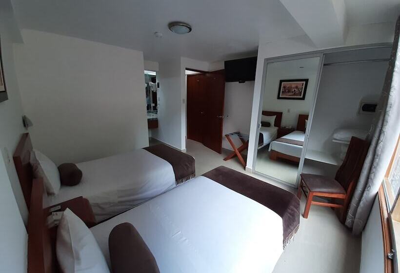 فندق Flower S House