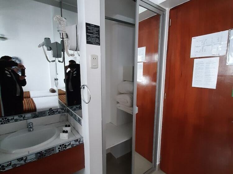 فندق Flower S House