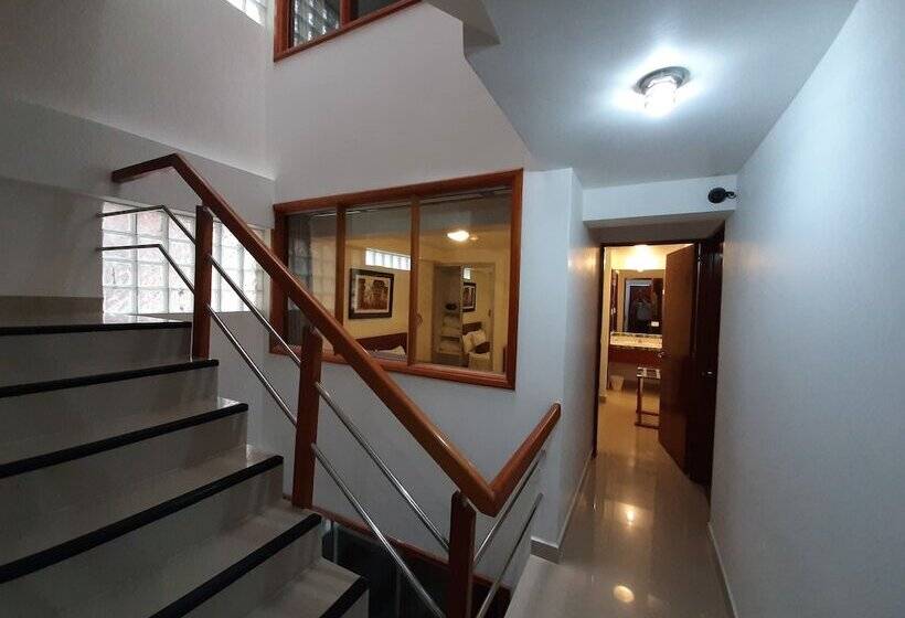 فندق Flower S House