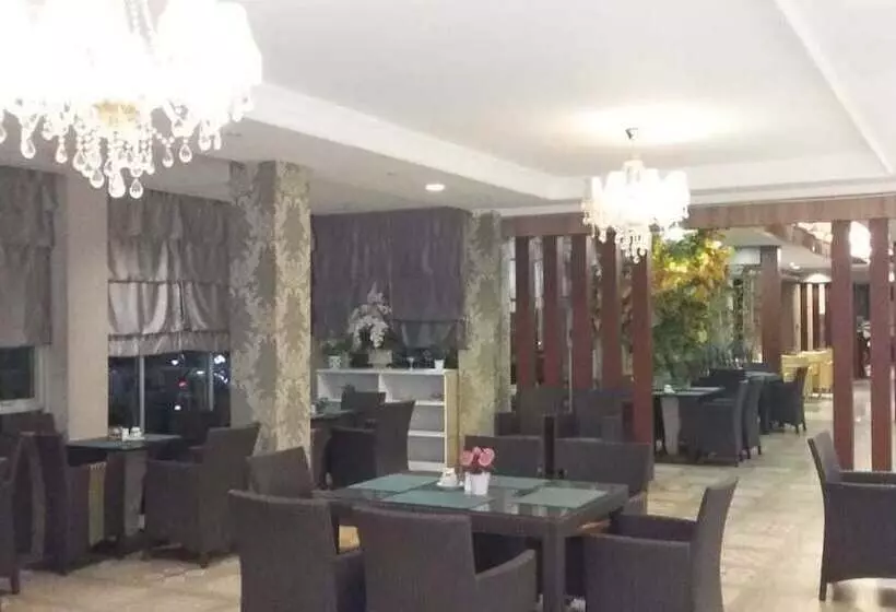 בית מלון כפרי Horison Altama Pandeglang