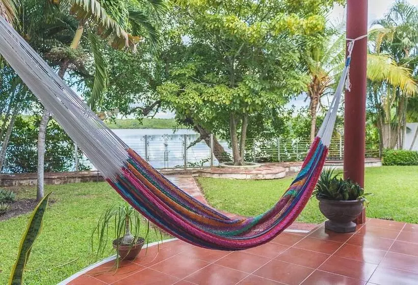 هتل Lagoon  Pet Friendly