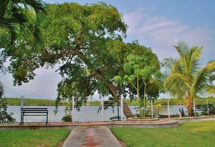 هتل Lagoon  Pet Friendly