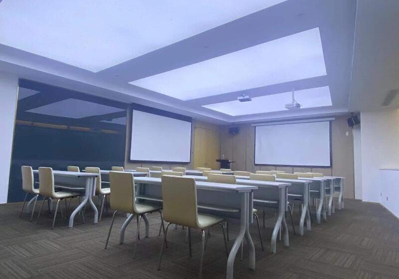 Vienna Hotel - Shanghai Nternational Cruise Terminal Branch