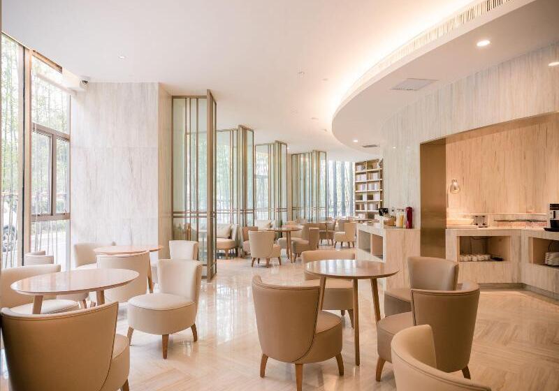 Vienna Hotel - Shanghai Nternational Cruise Terminal Branch