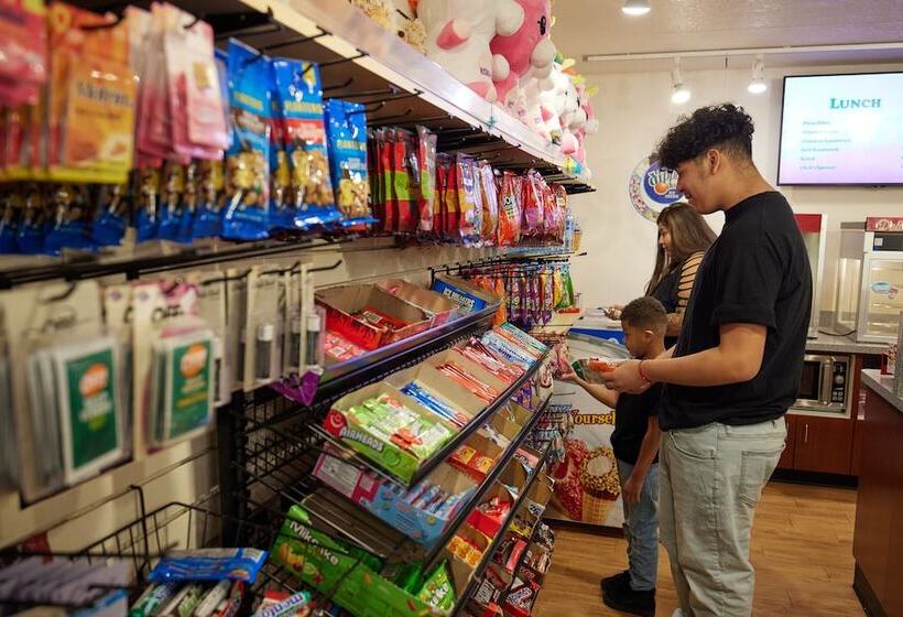 酒店 Adventureland Inn