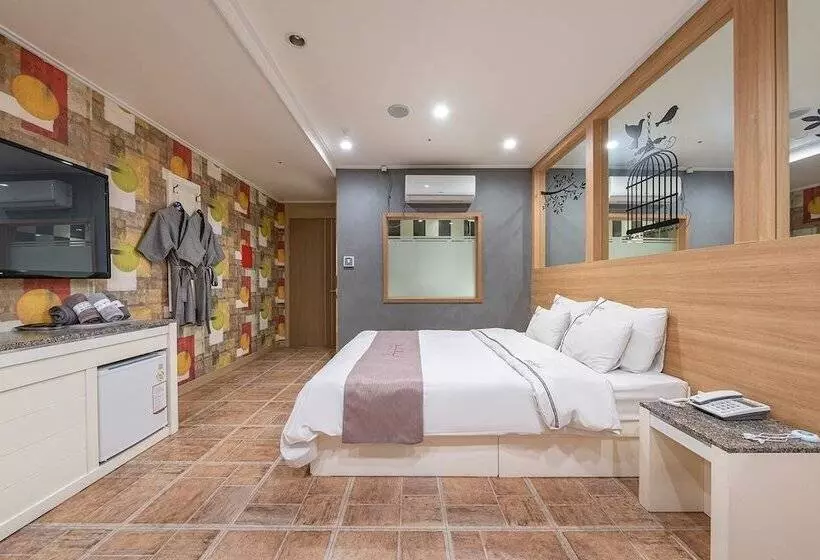 Business Design Hotel Luv