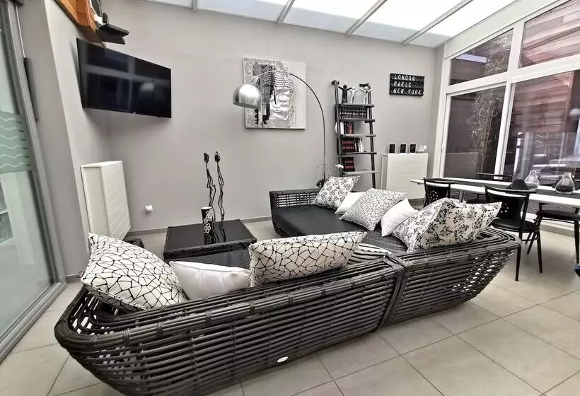 تختخواب و صبحانه Bethune City Relax Spa & Sauna