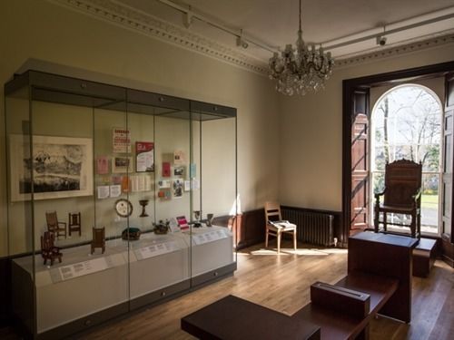 住宿加早餐  Cardigan Castle