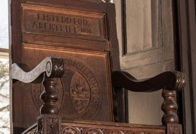 住宿加早餐  Cardigan Castle