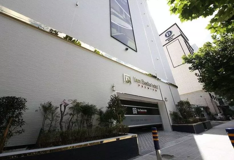 Denbasta Premium Hotel Bumil