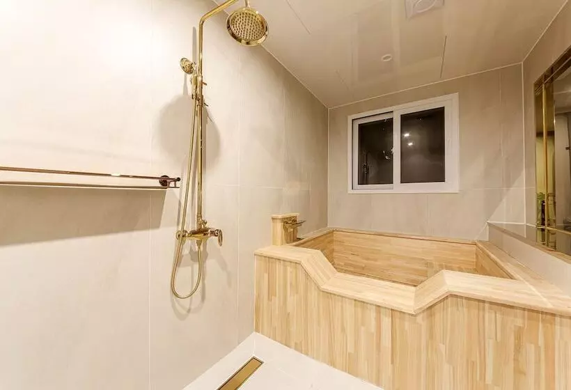 Denbasta Premium Hotel Bumil