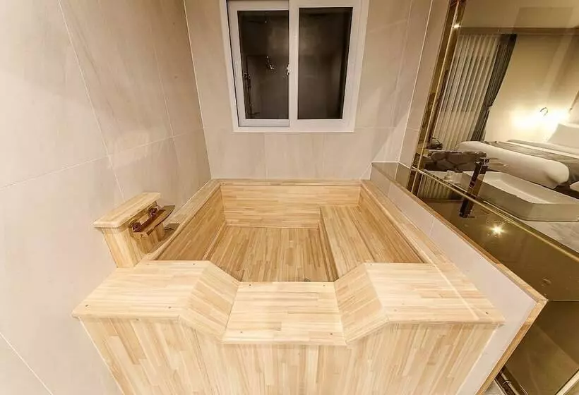 Denbasta Premium Hotel Bumil