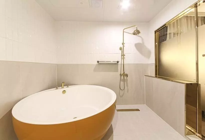 Denbasta Premium Hotel Bumil