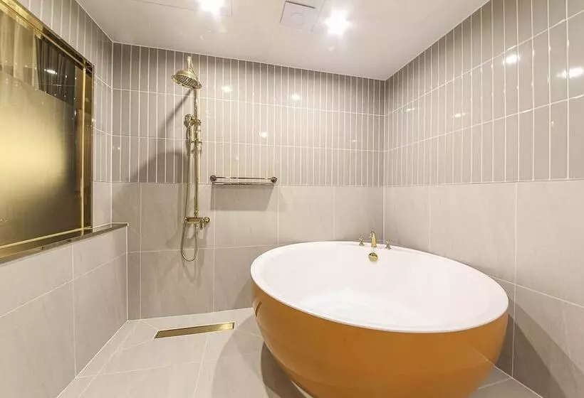 Denbasta Premium Hotel Bumil