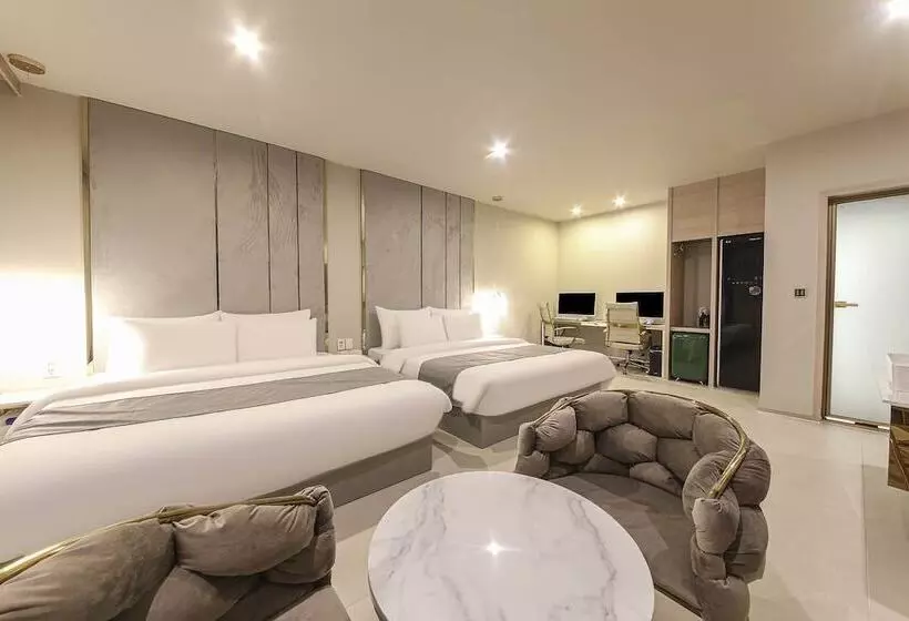 Denbasta Premium Hotel Bumil