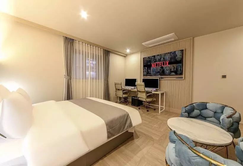 Denbasta Premium Hotel Bumil